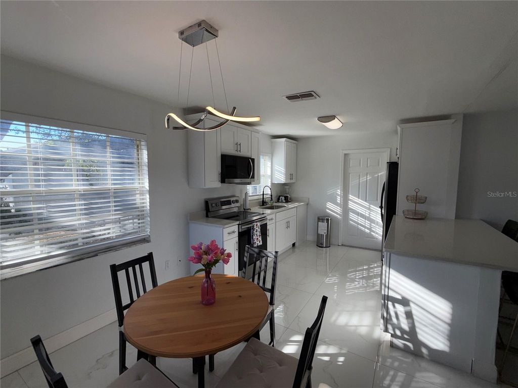 Photo of 801 North Boulevard W, Davenport, FL 33837 (MLS # O6381033)