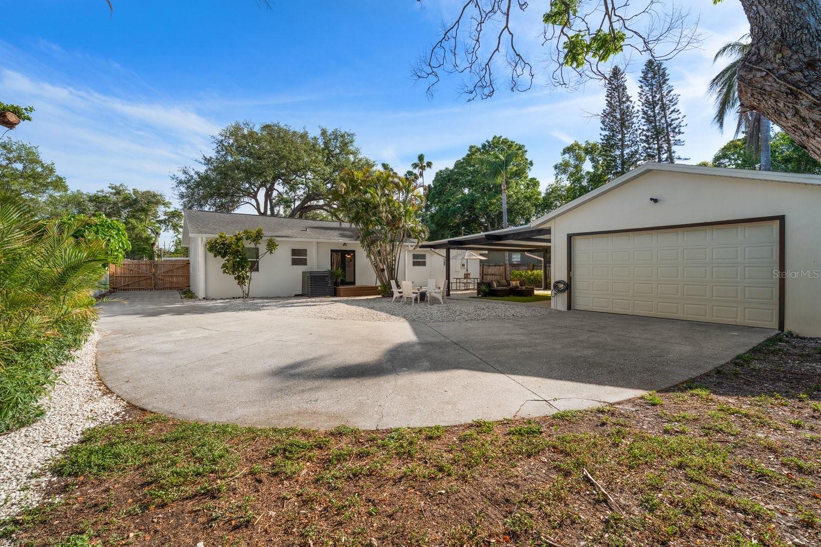 SHADOW LAWN - Residential