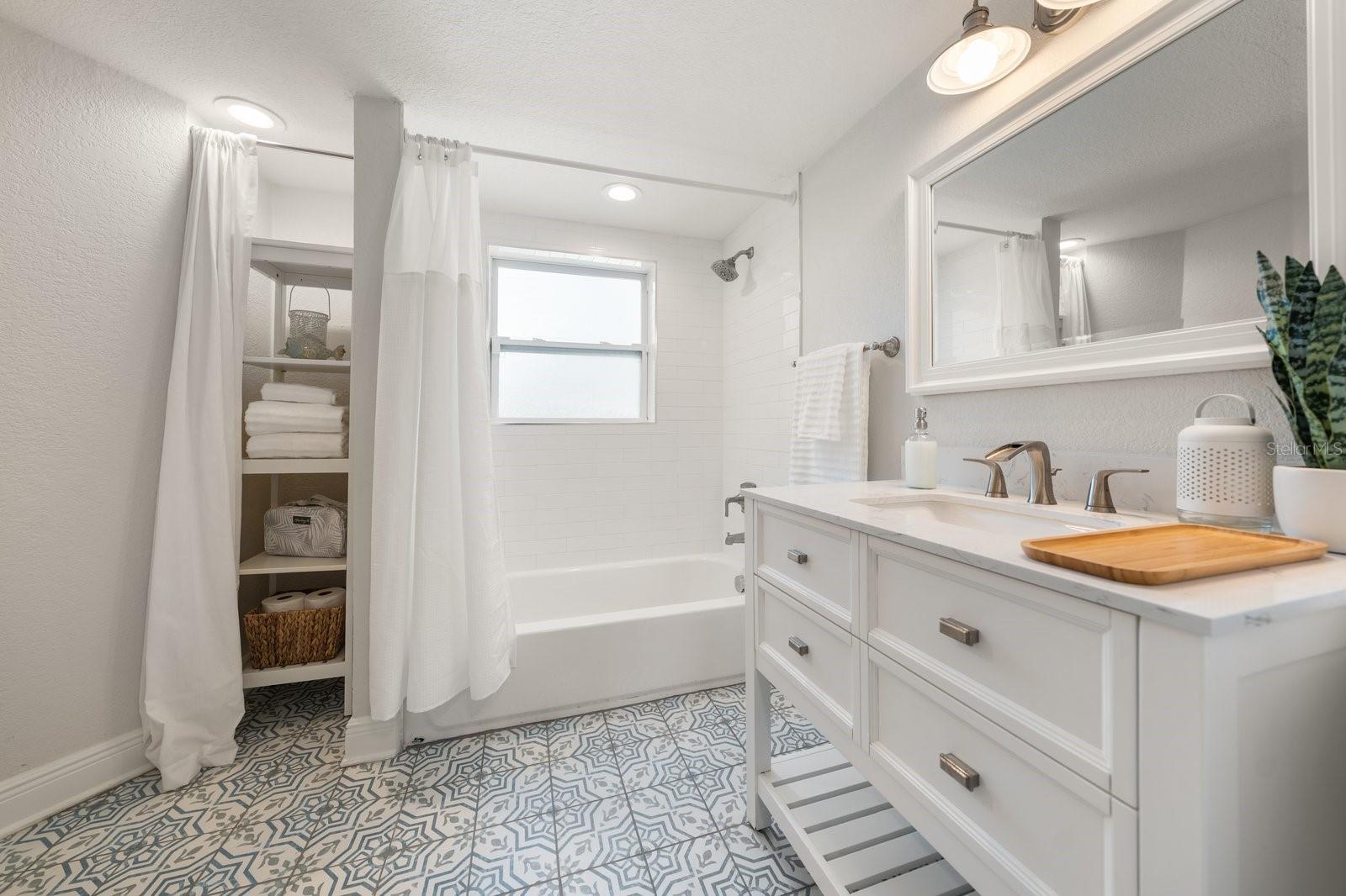 SHADOW LAWN - Residential