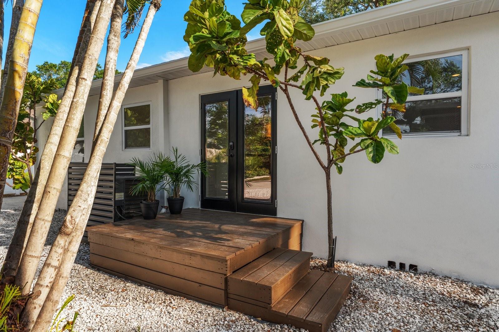 SHADOW LAWN - Residential