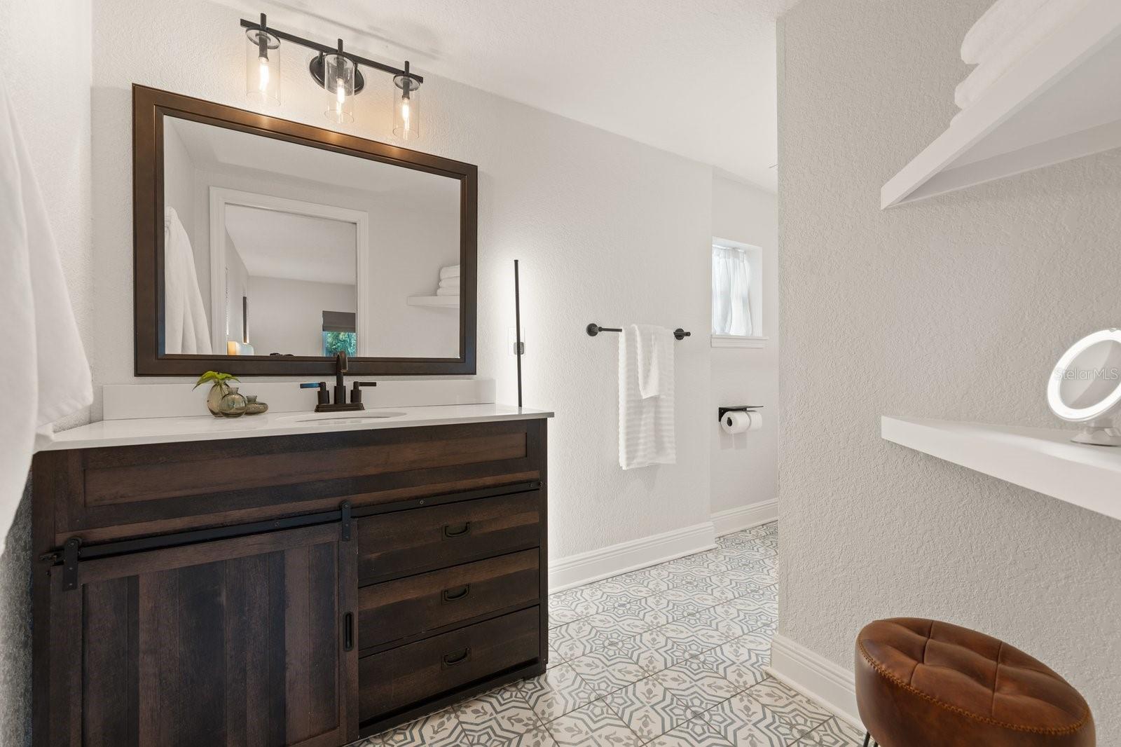 SHADOW LAWN - Residential