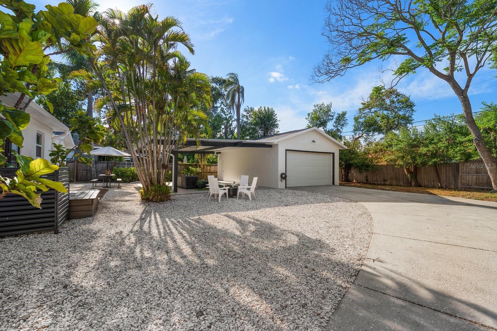 SHADOW LAWN - Residential