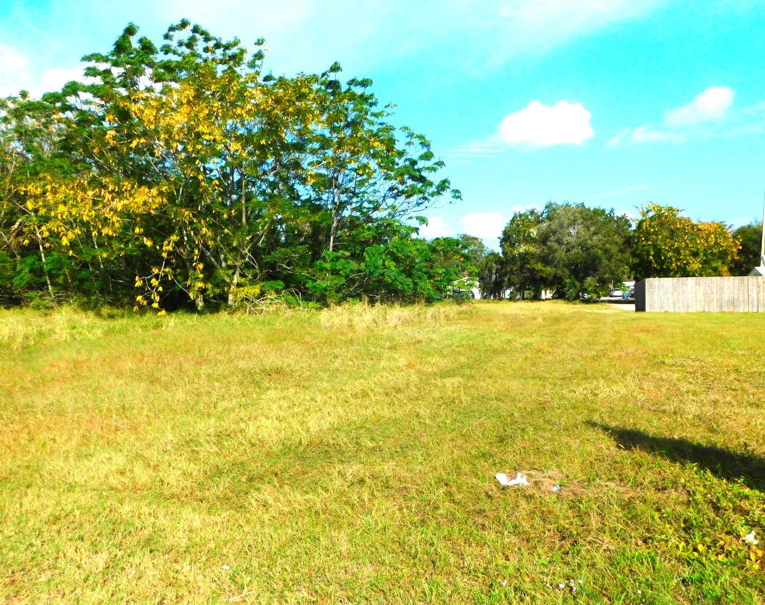 TWIN LAKE PARK - Land