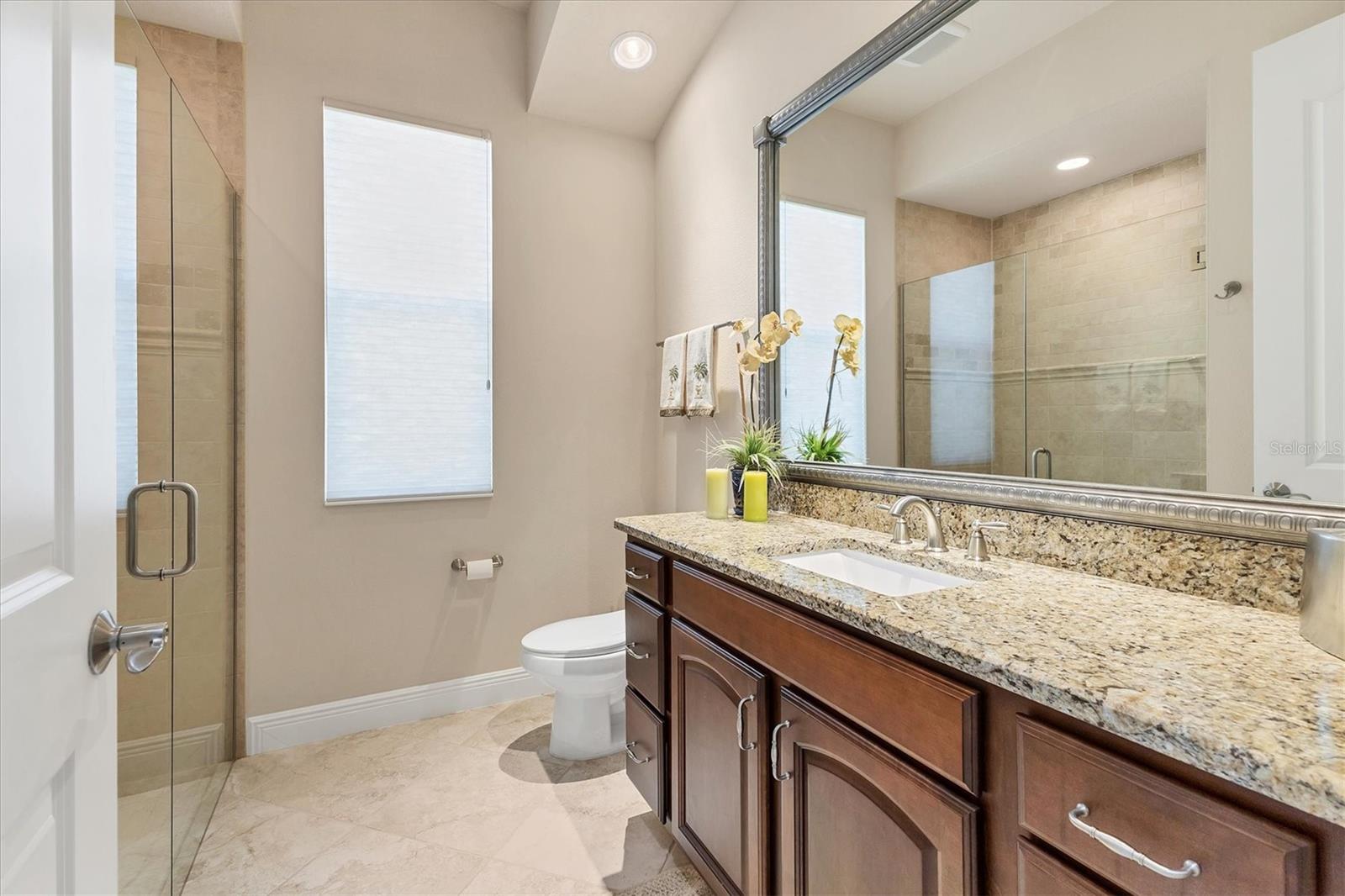 FOUNDERS CLUB - Residential