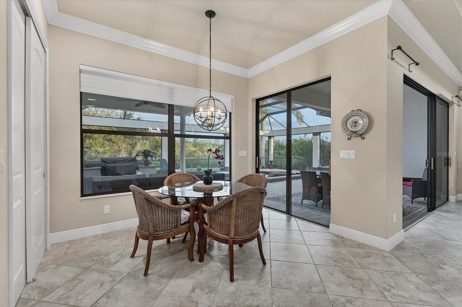 FOUNDERS CLUB - Residential