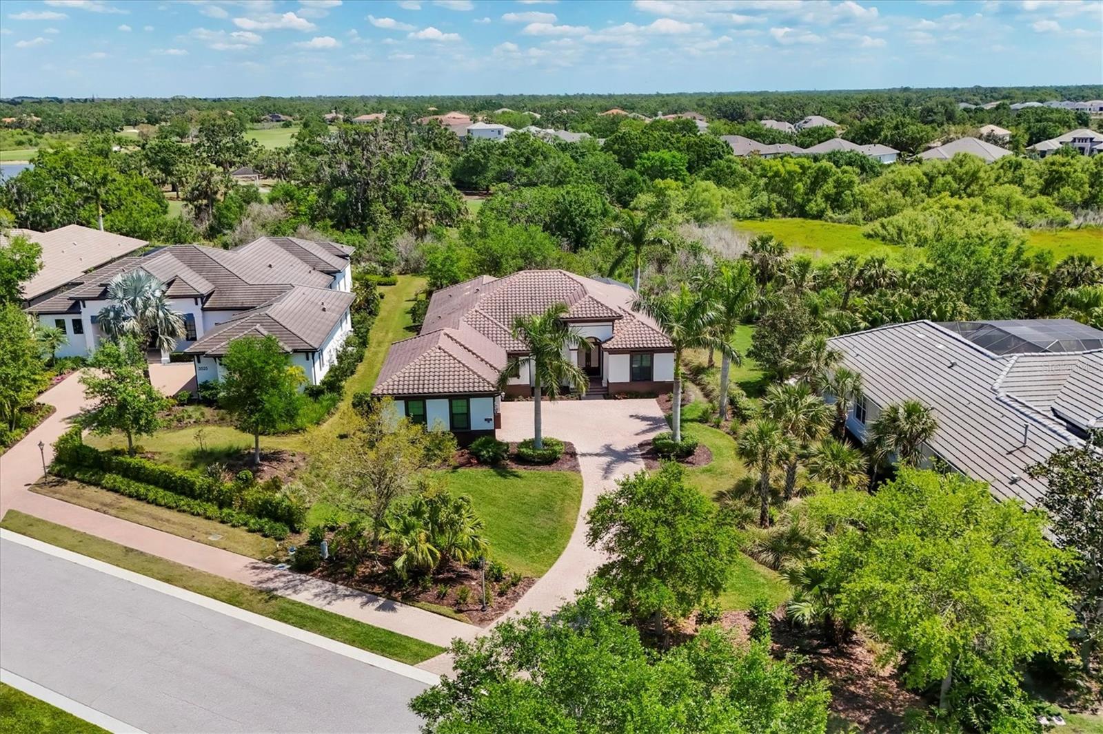 FOUNDERS CLUB - Residential