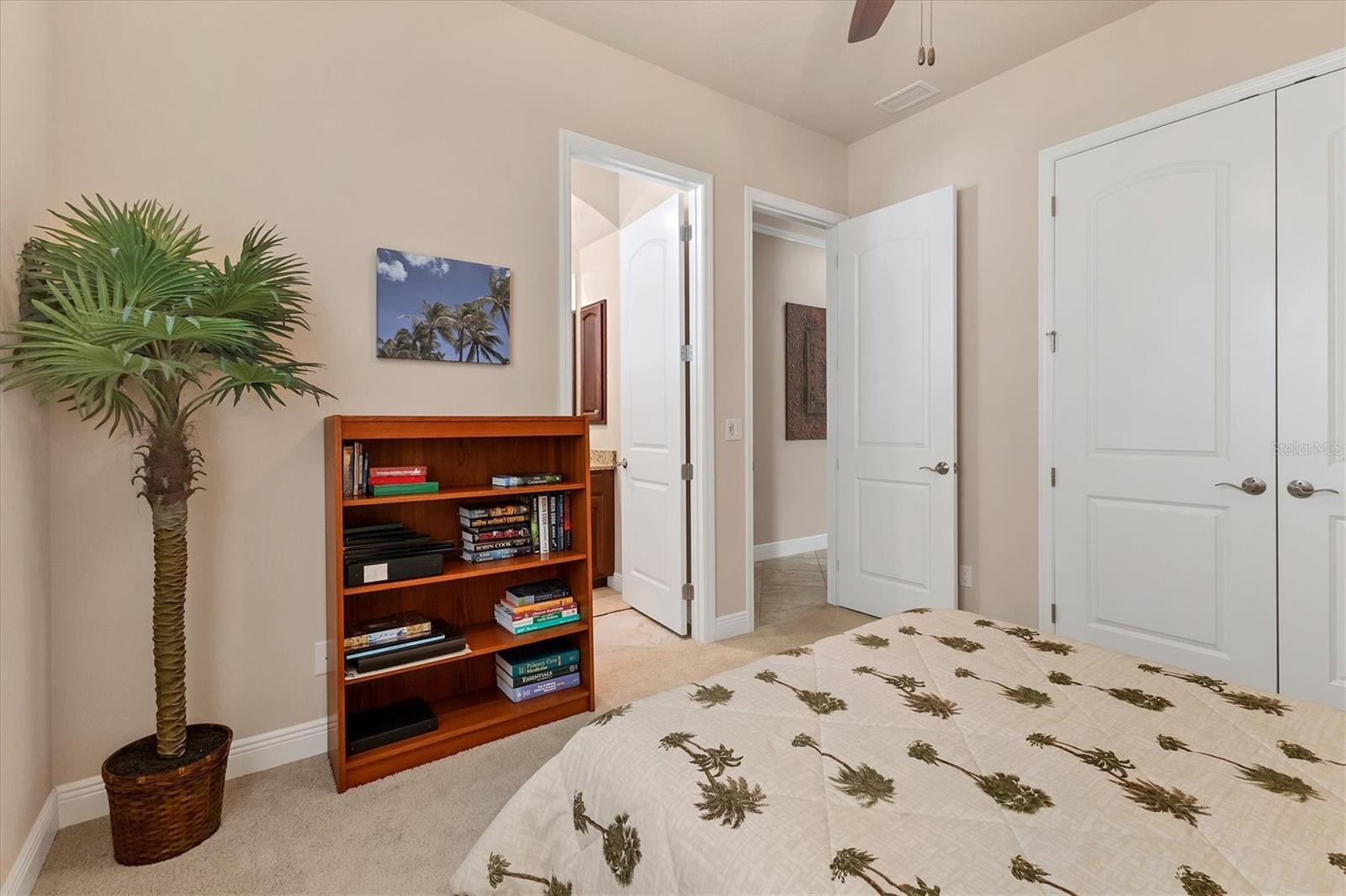 FOUNDERS CLUB - Residential