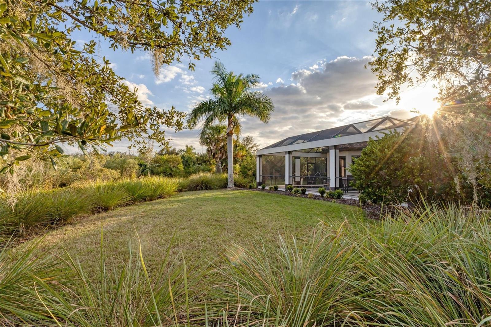 FOUNDERS CLUB - Residential