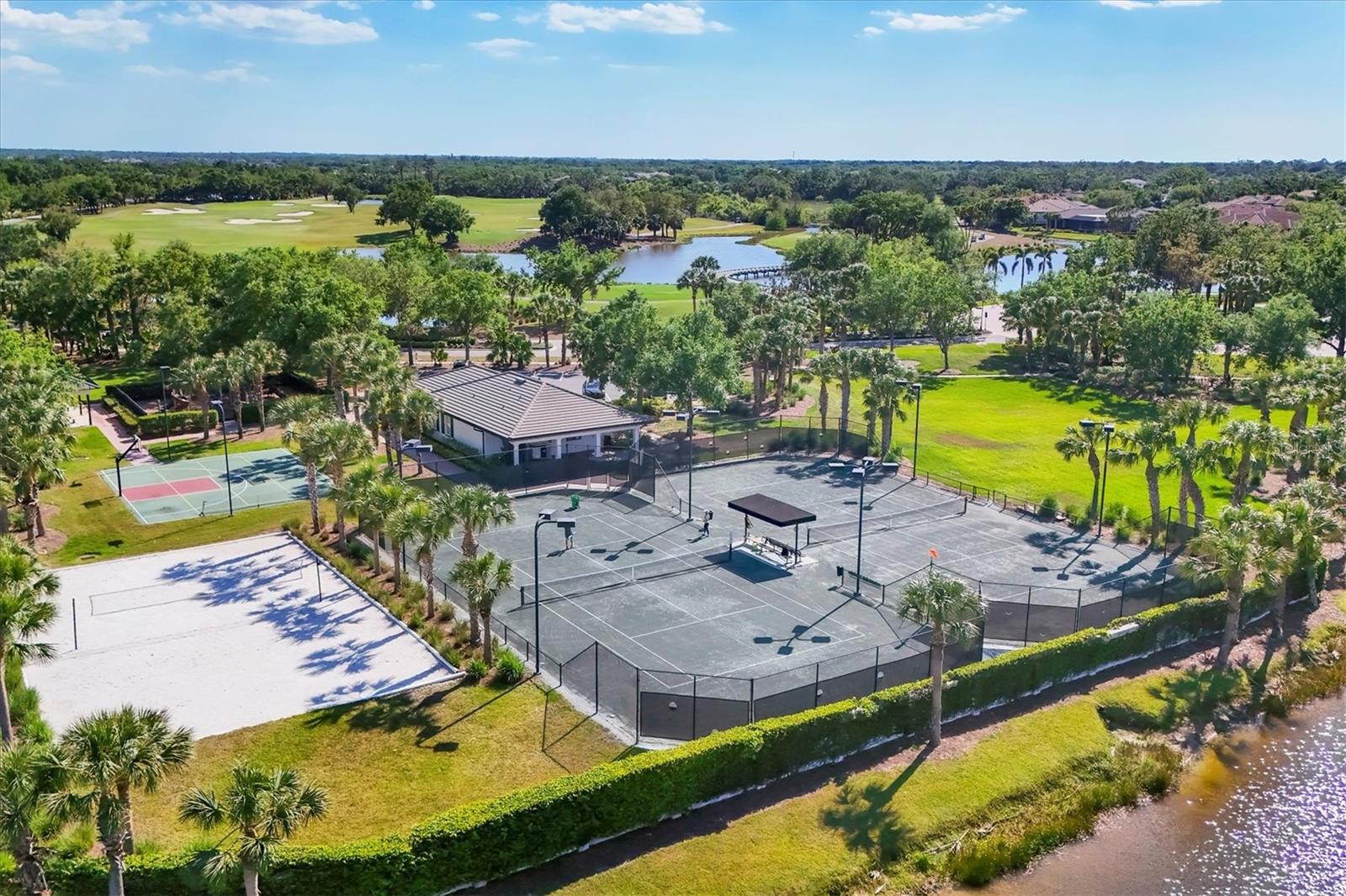 FOUNDERS CLUB - Residential