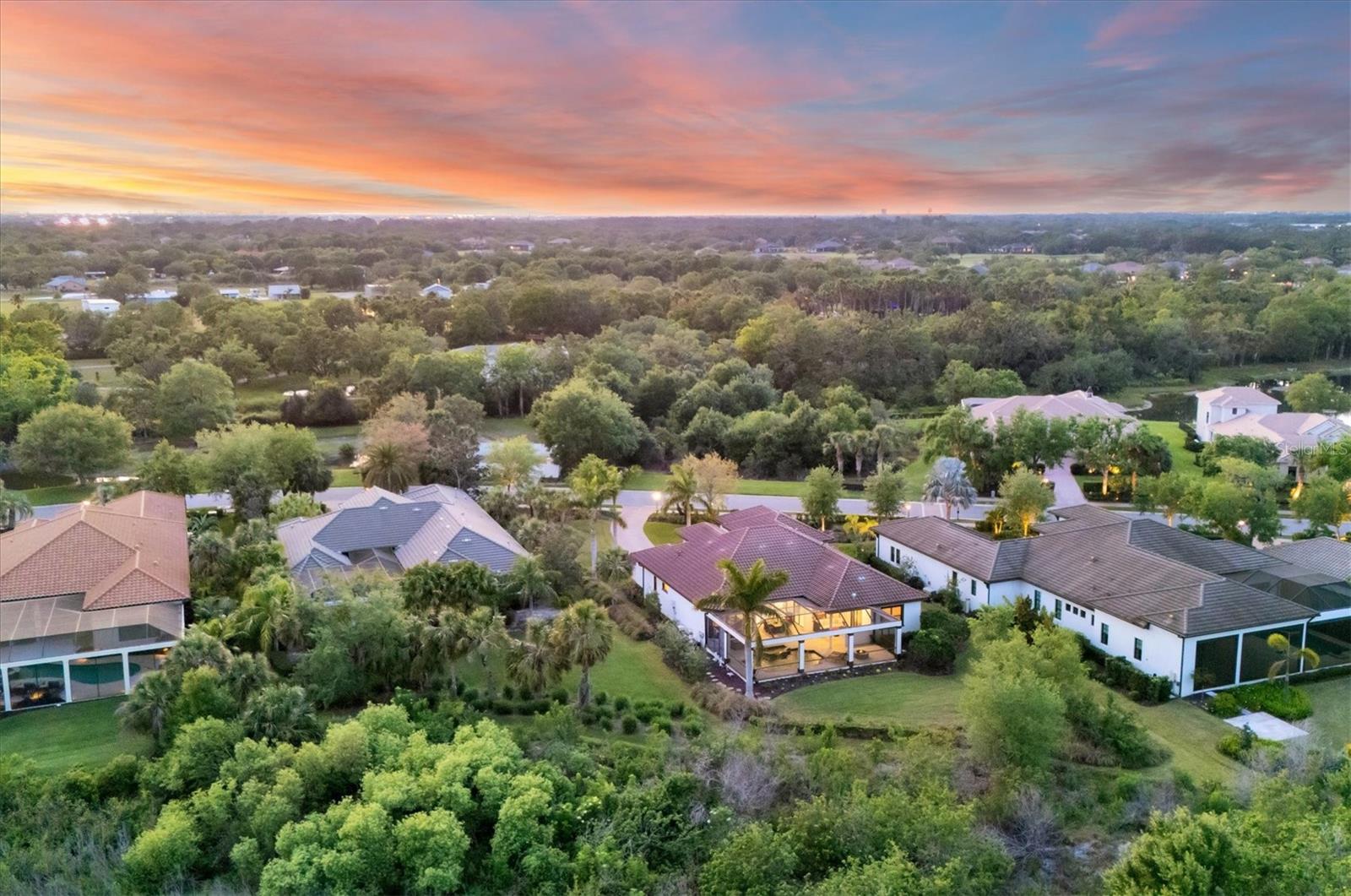 FOUNDERS CLUB - Residential