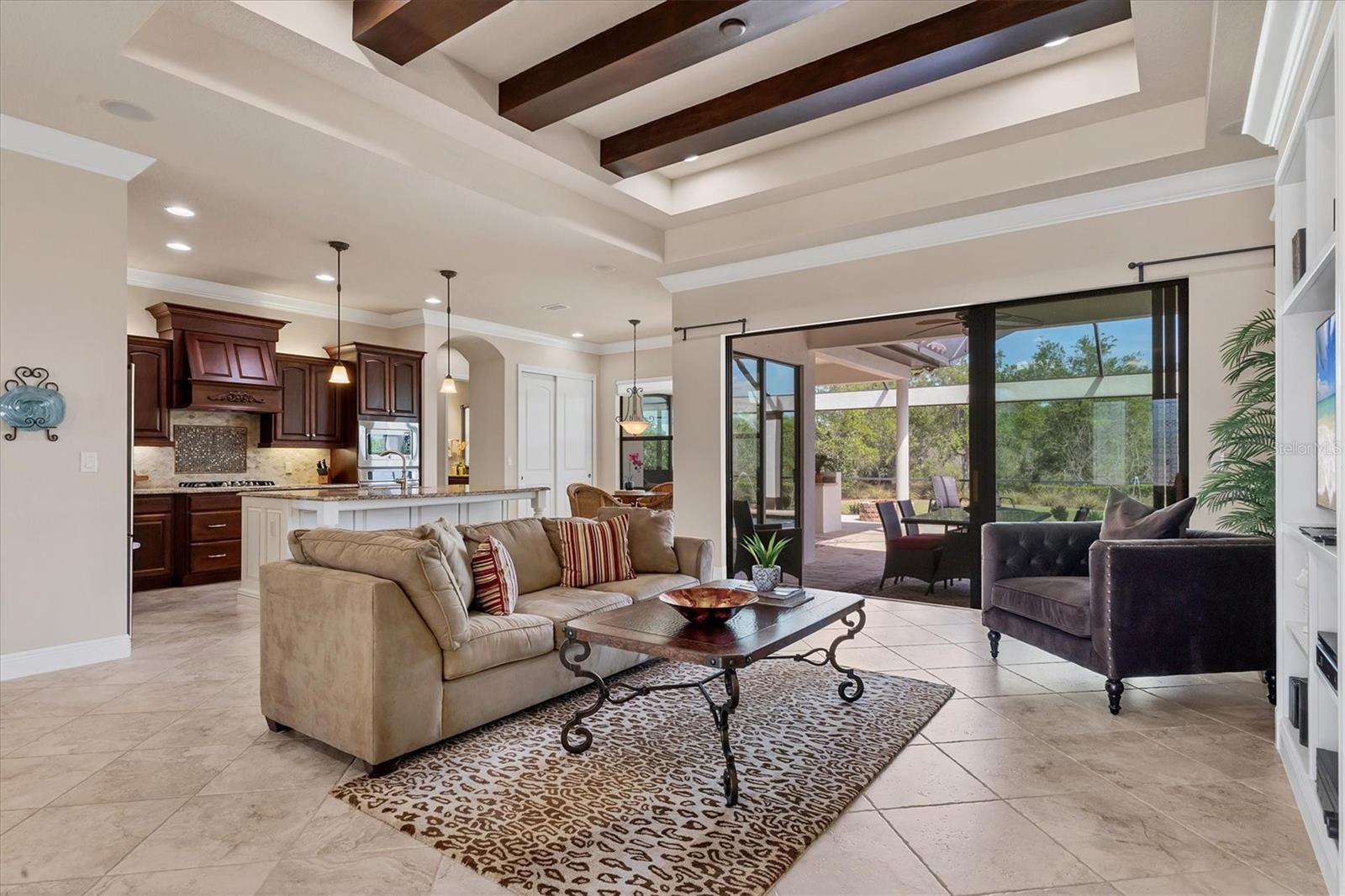 FOUNDERS CLUB - Residential