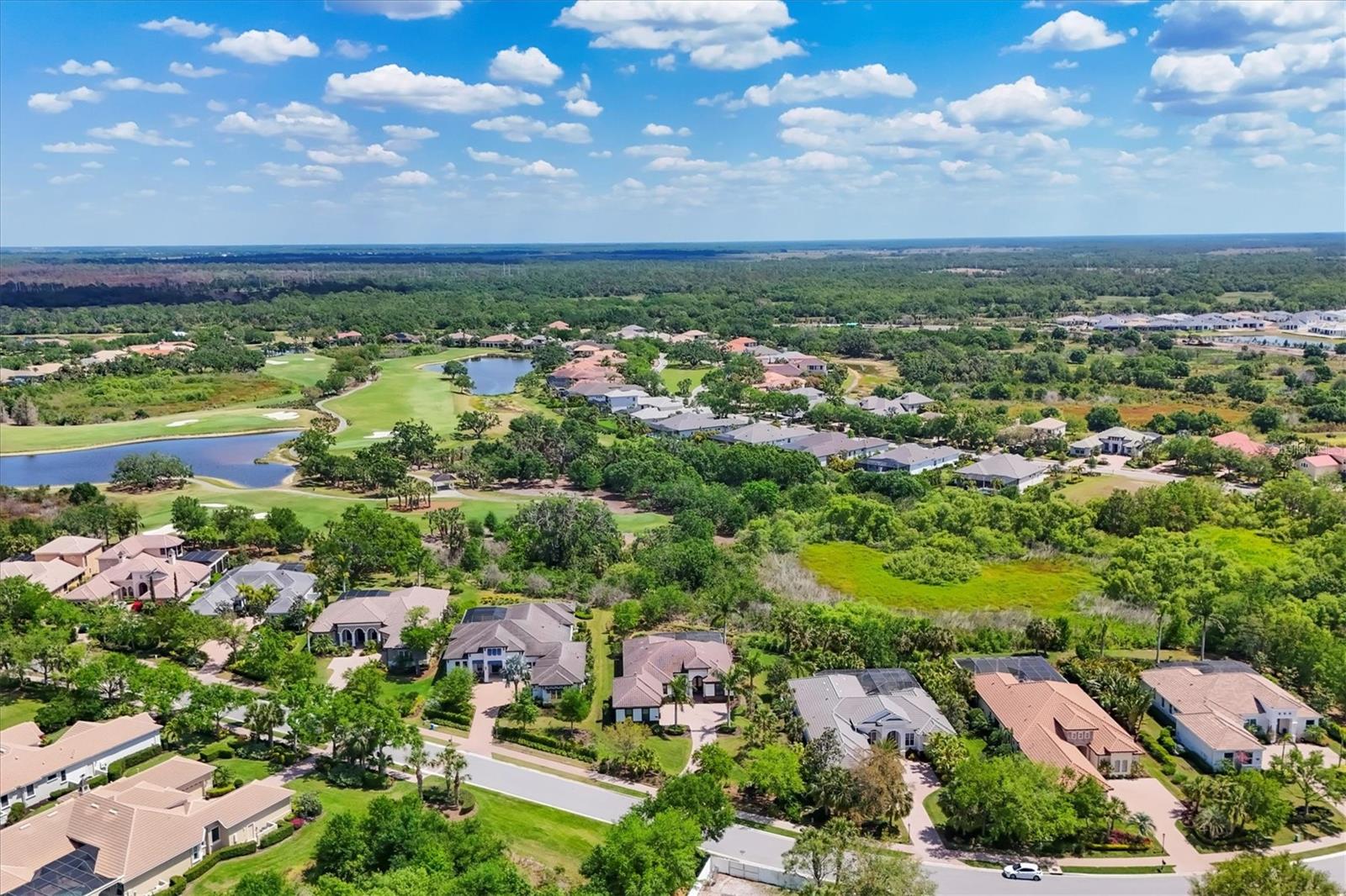 FOUNDERS CLUB - Residential