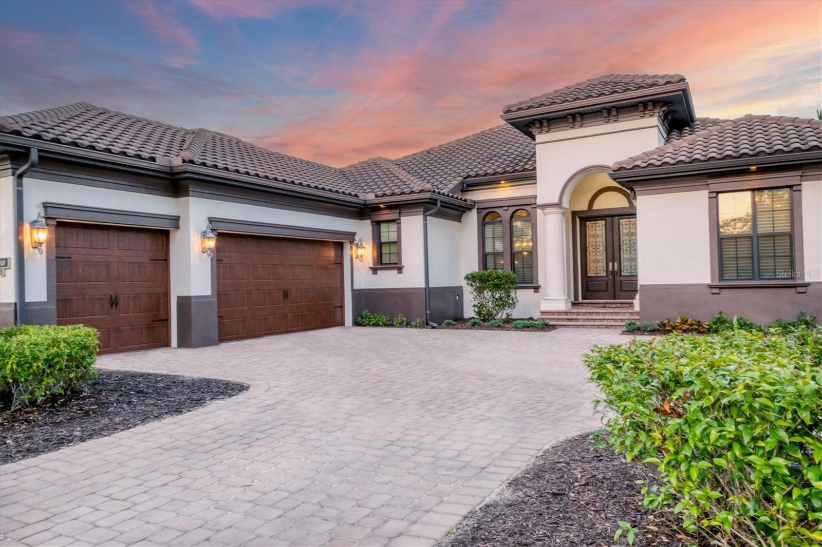 FOUNDERS CLUB - Residential