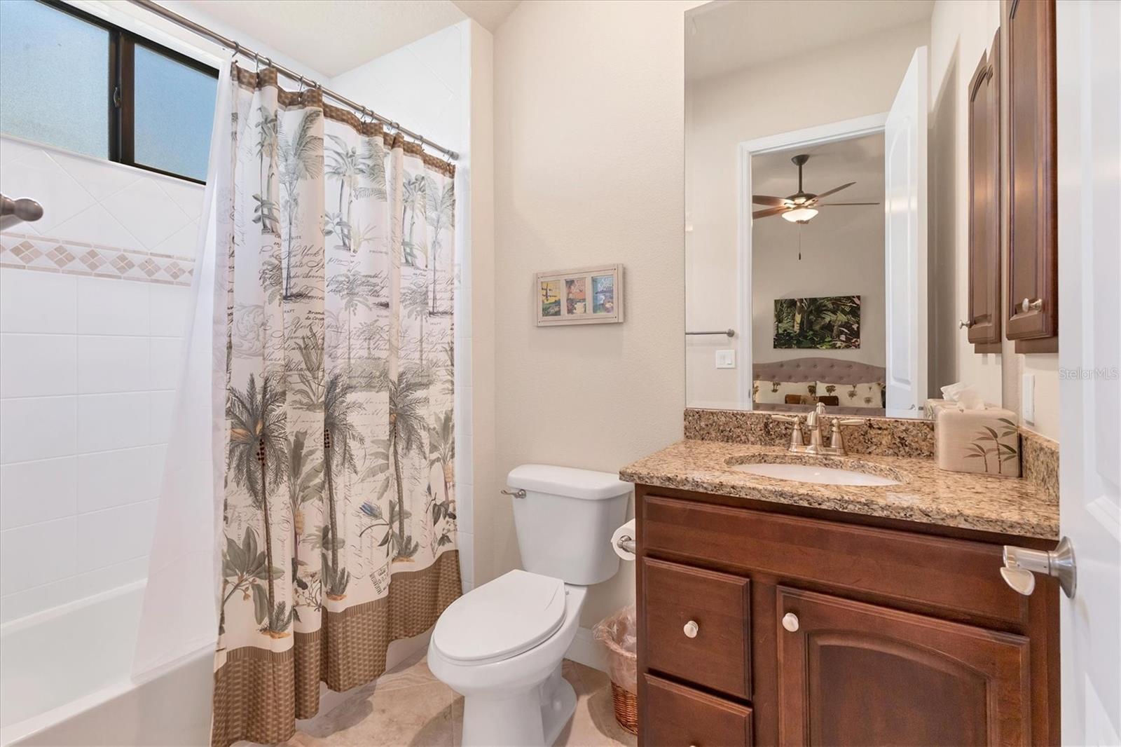 FOUNDERS CLUB - Residential