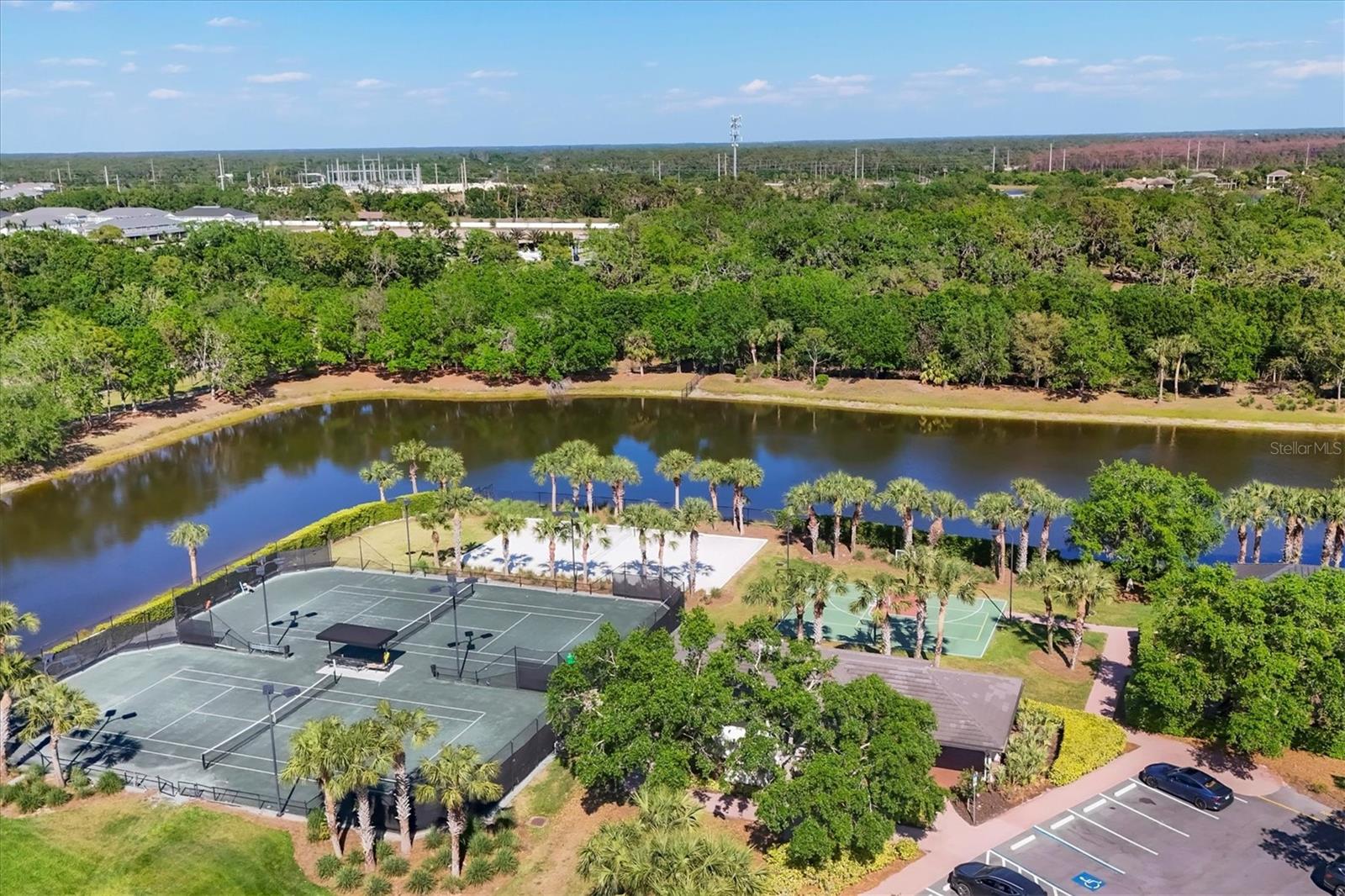 FOUNDERS CLUB - Residential