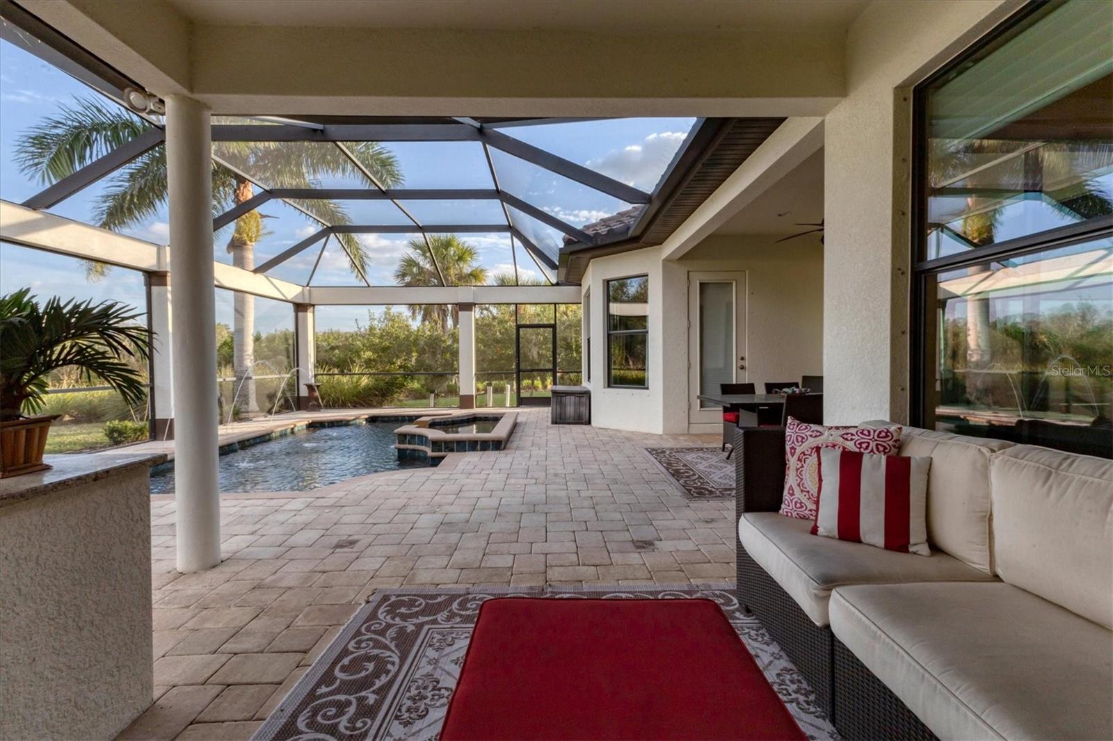 FOUNDERS CLUB - Residential