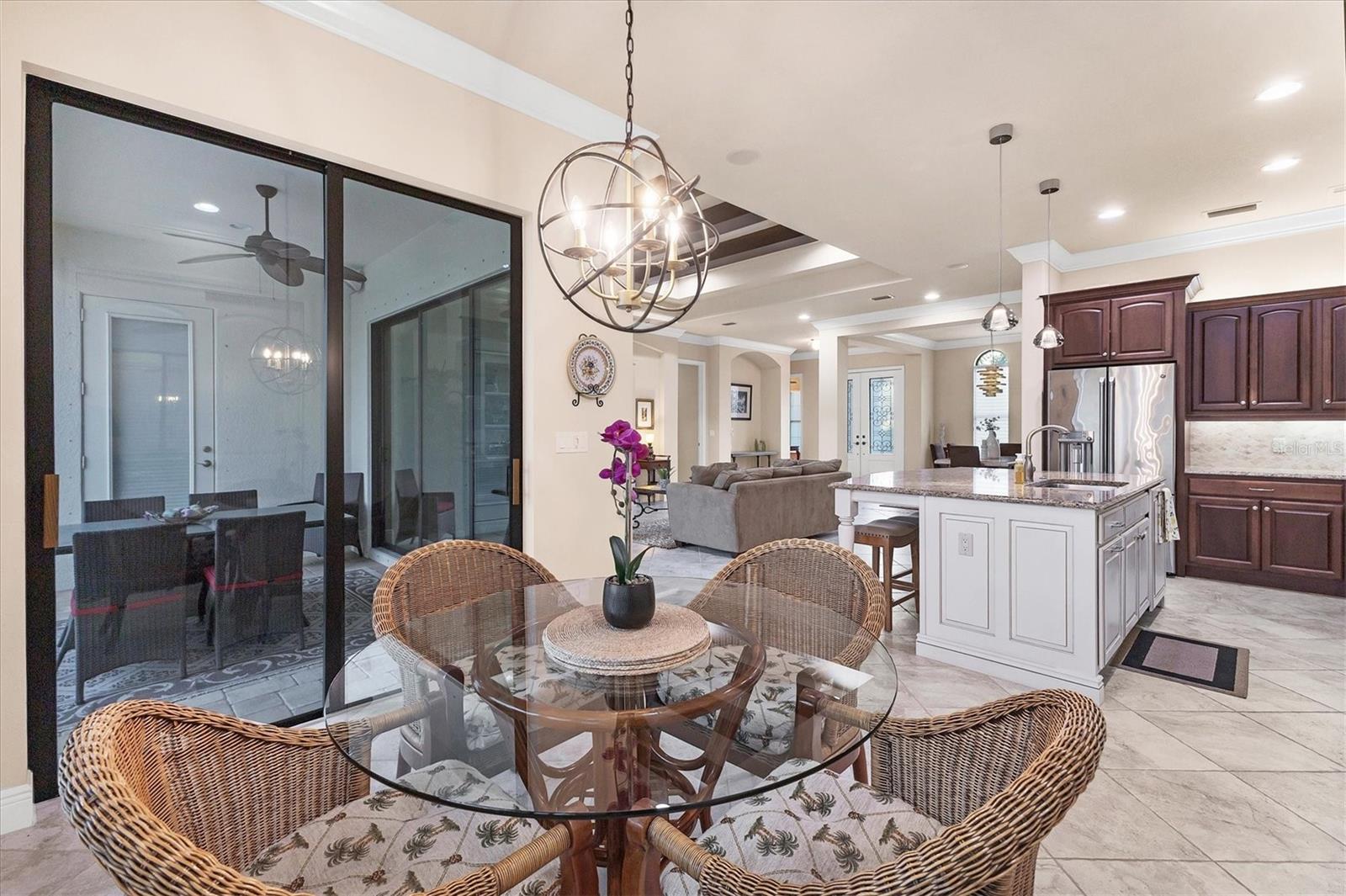 FOUNDERS CLUB - Residential