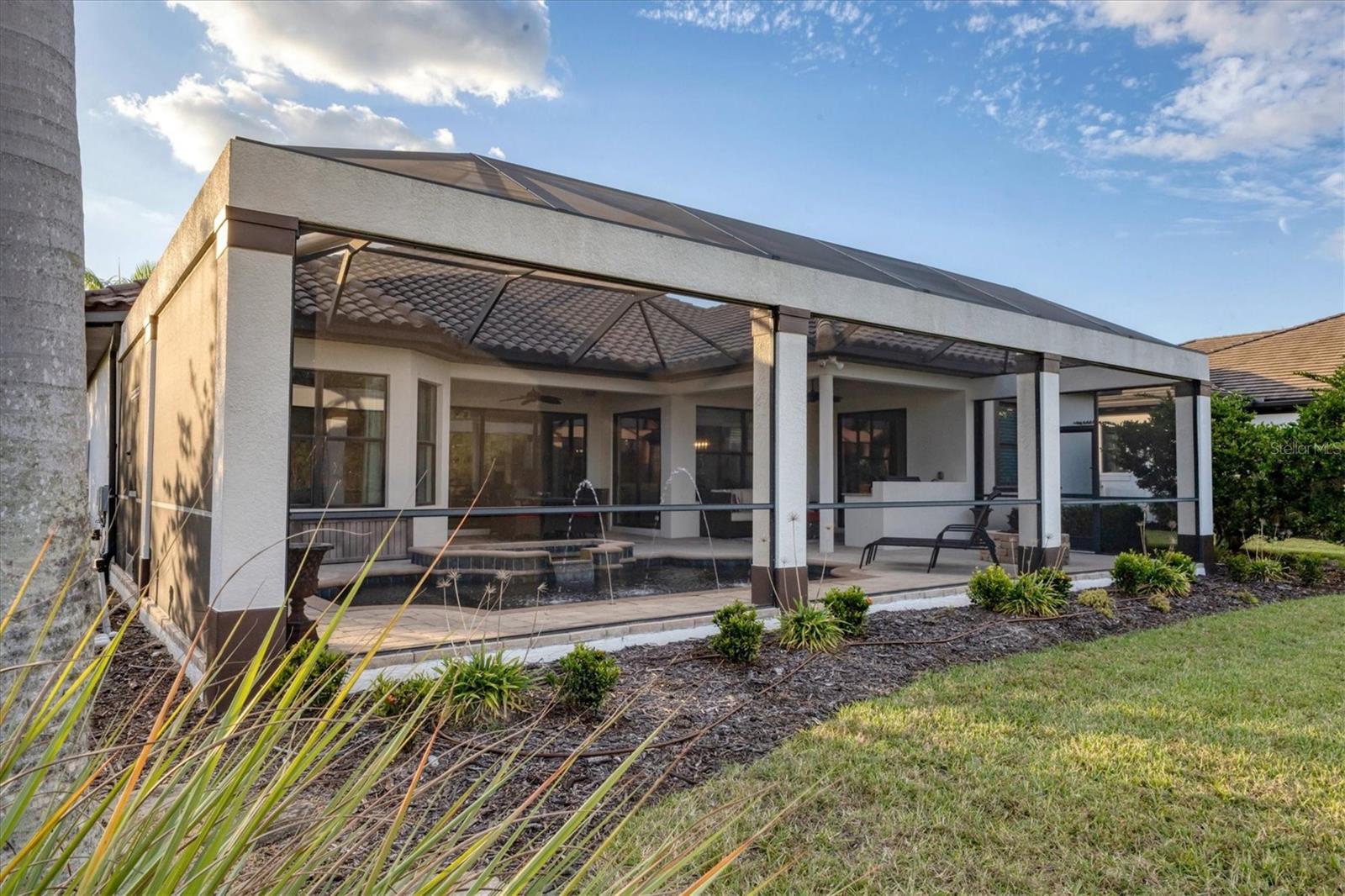 FOUNDERS CLUB - Residential