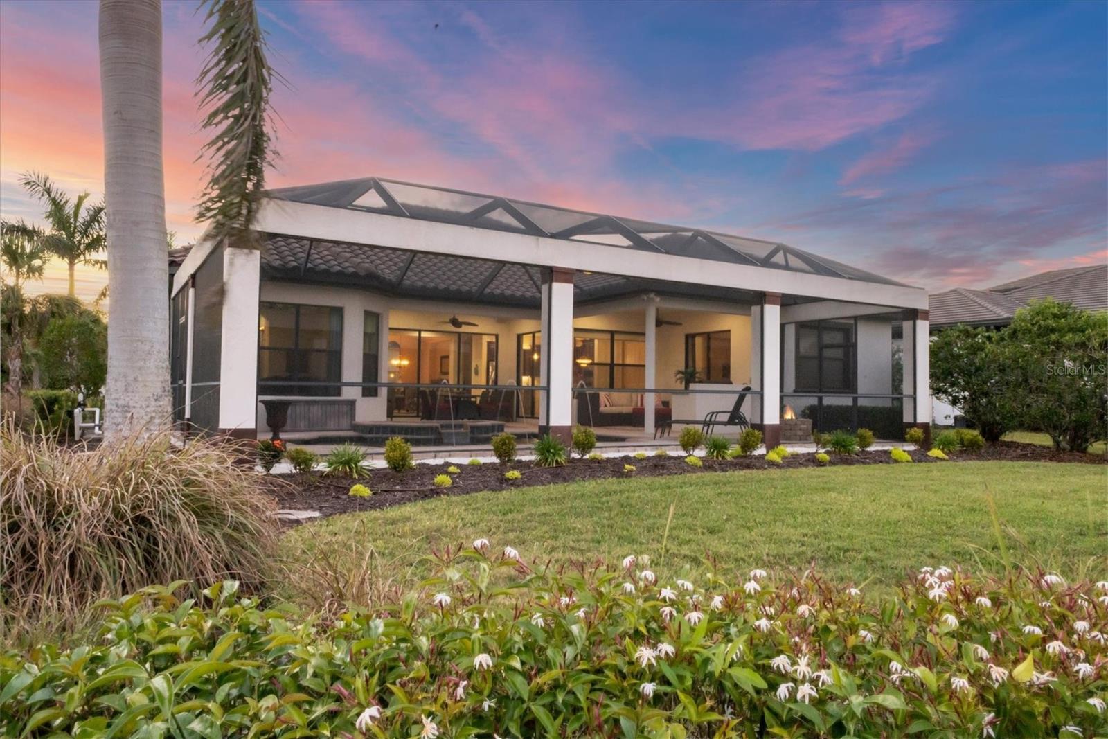 FOUNDERS CLUB - Residential