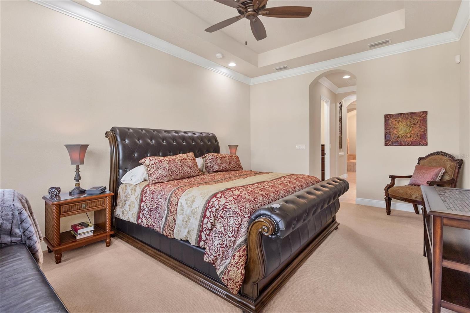 FOUNDERS CLUB - Residential