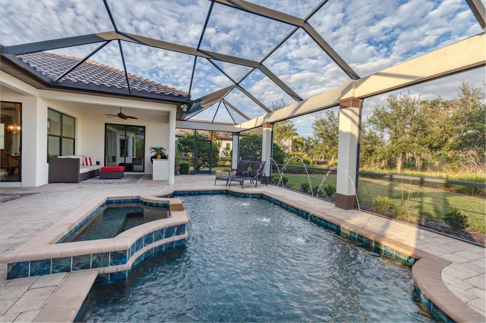 FOUNDERS CLUB - Residential