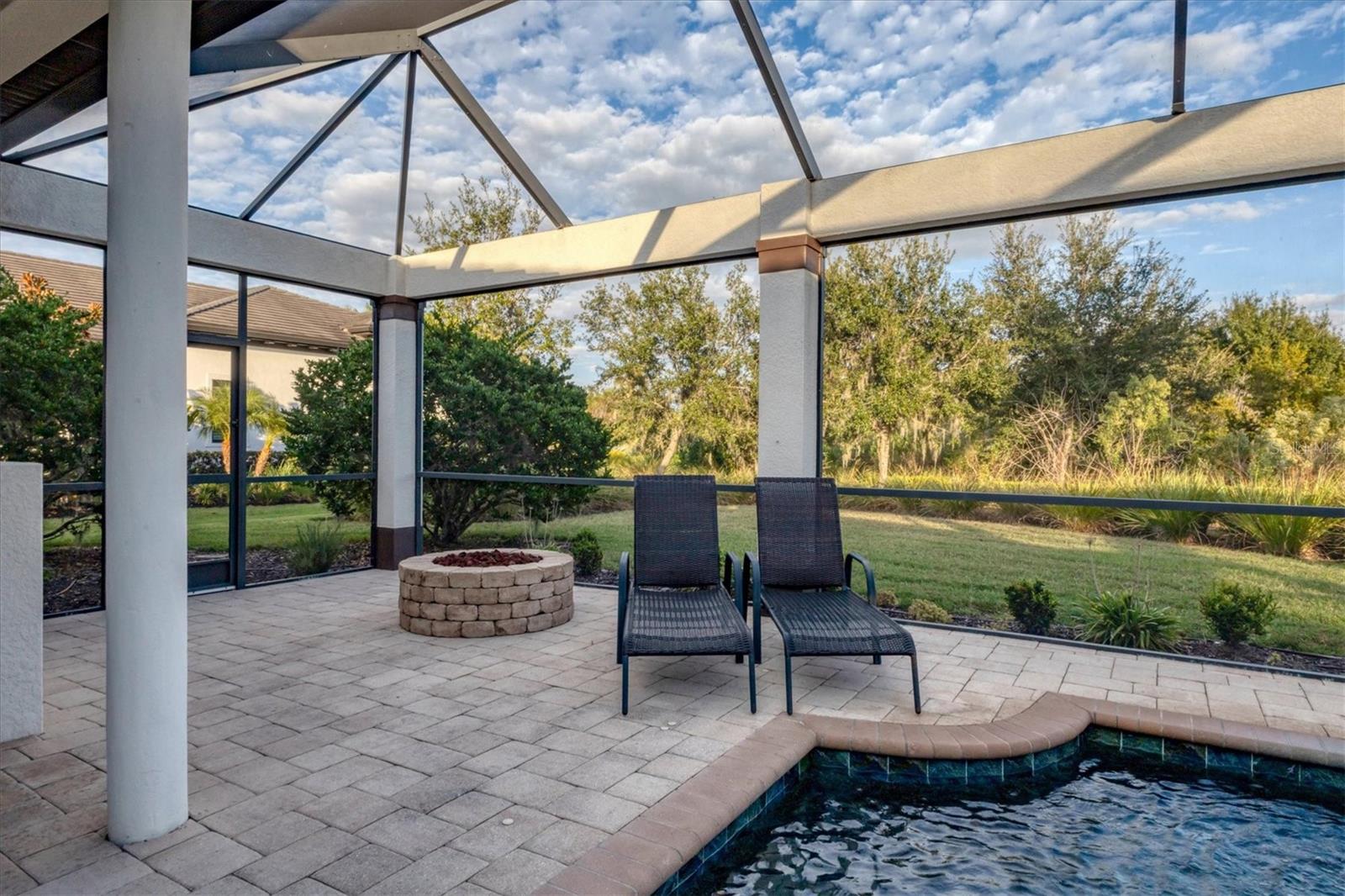 FOUNDERS CLUB - Residential