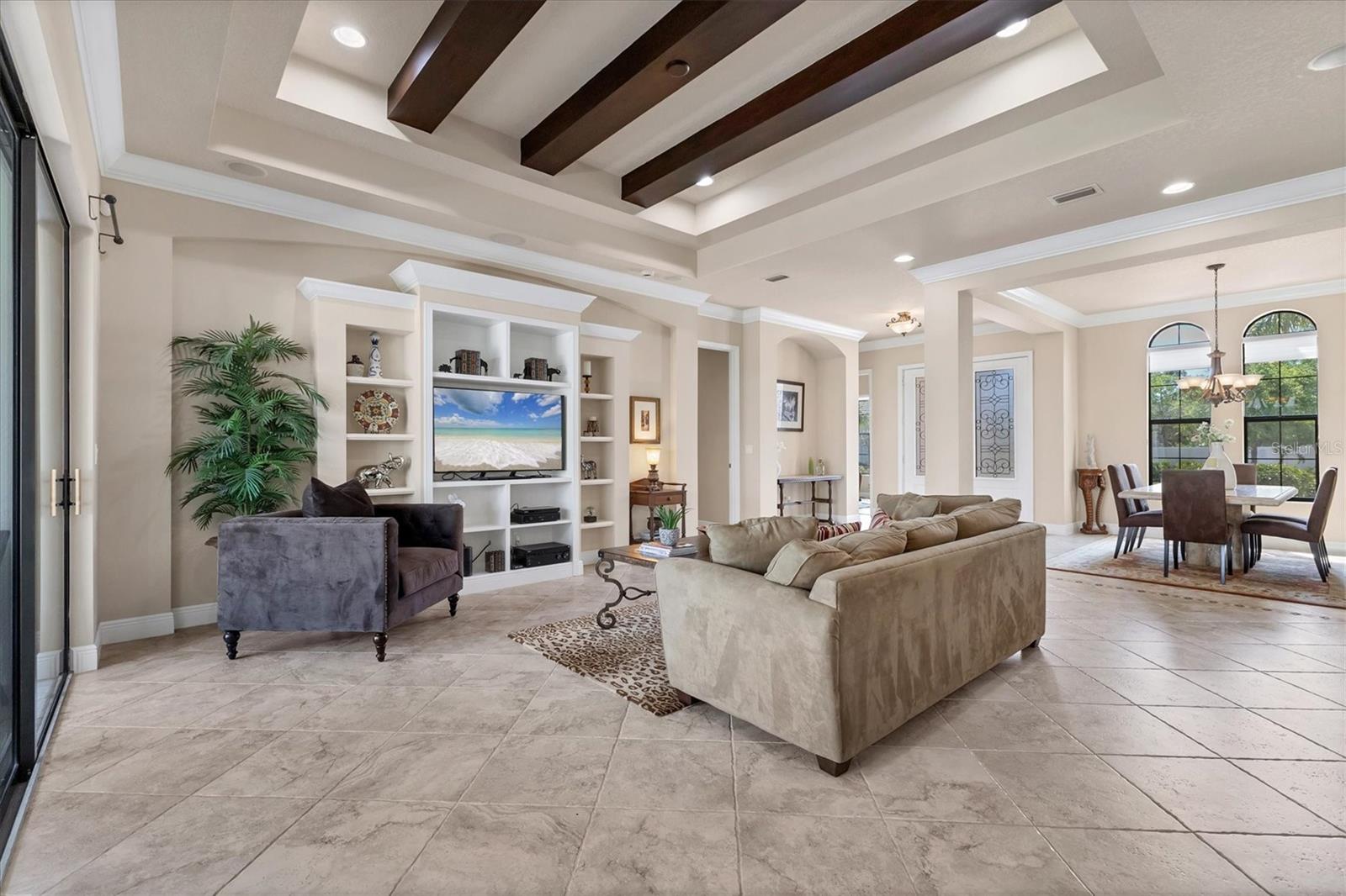 FOUNDERS CLUB - Residential