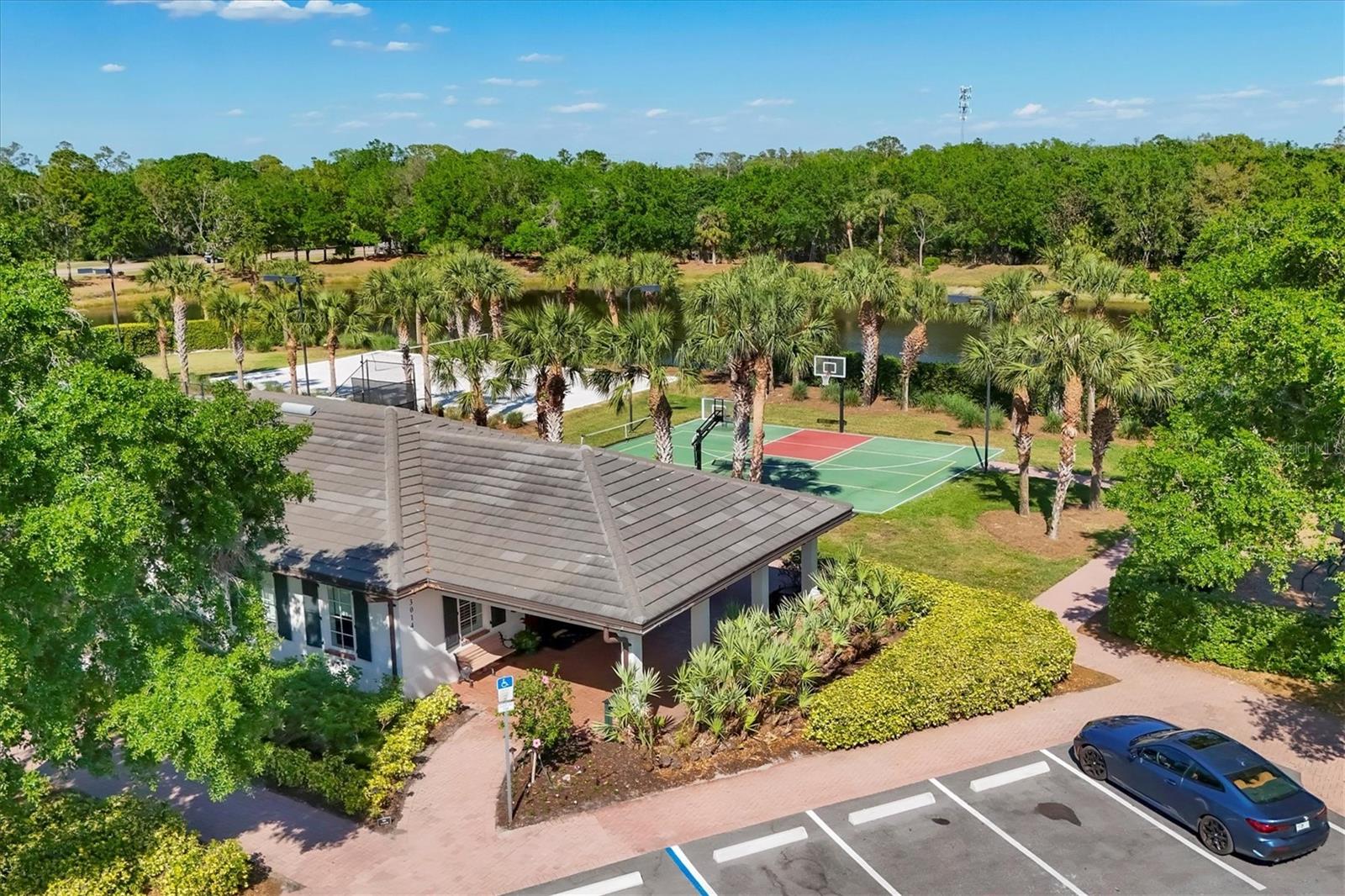 FOUNDERS CLUB - Residential