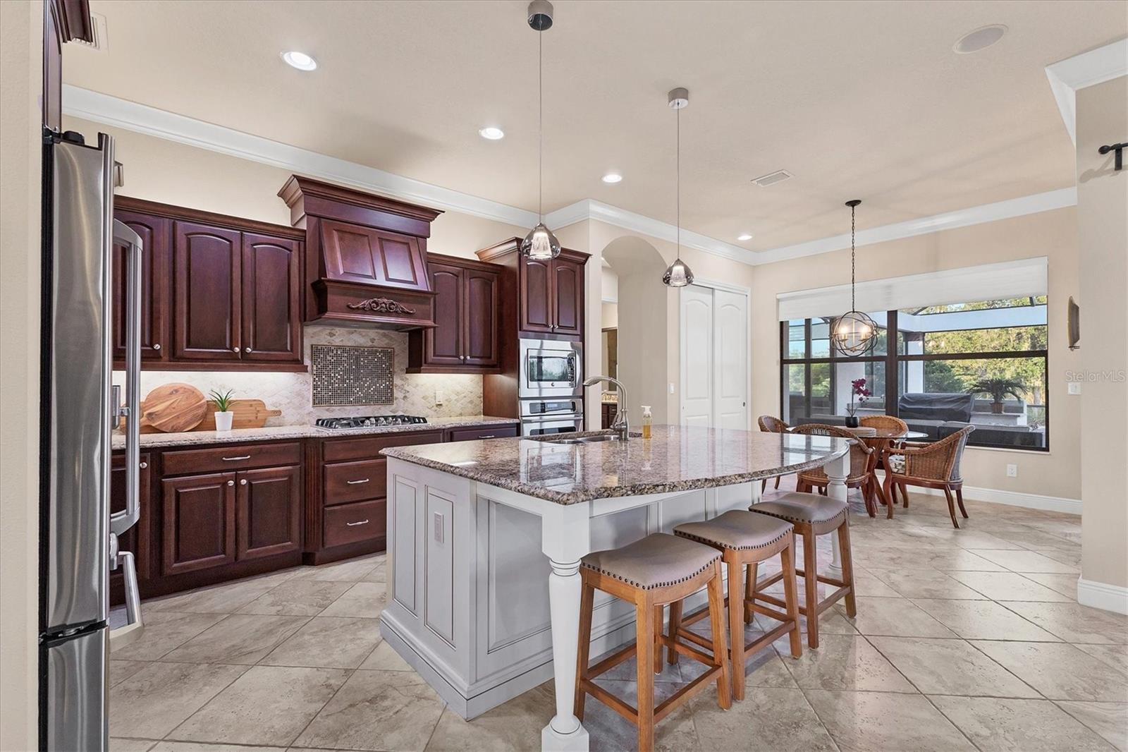 FOUNDERS CLUB - Residential