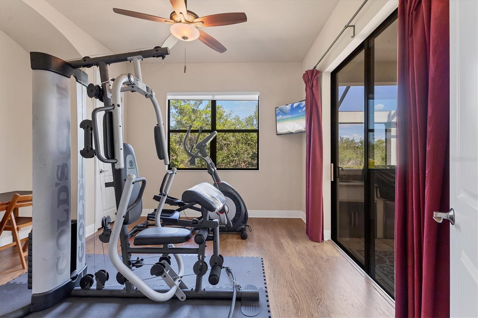 FOUNDERS CLUB - Residential