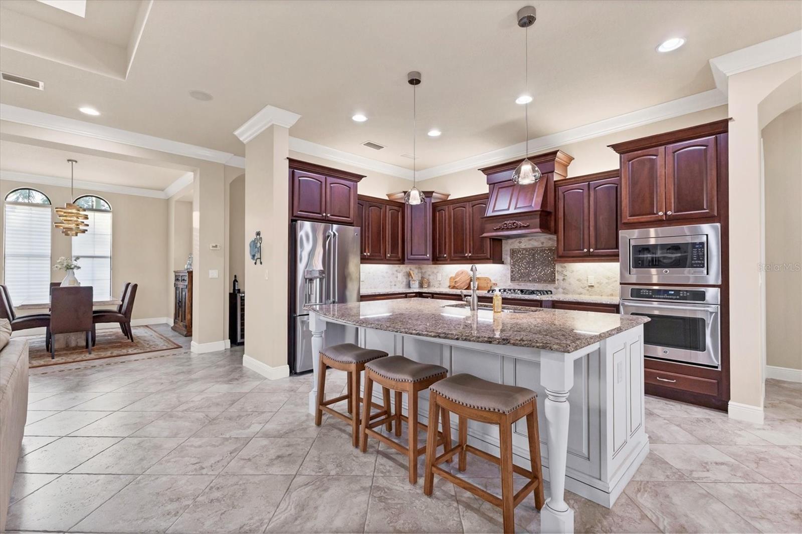 FOUNDERS CLUB - Residential