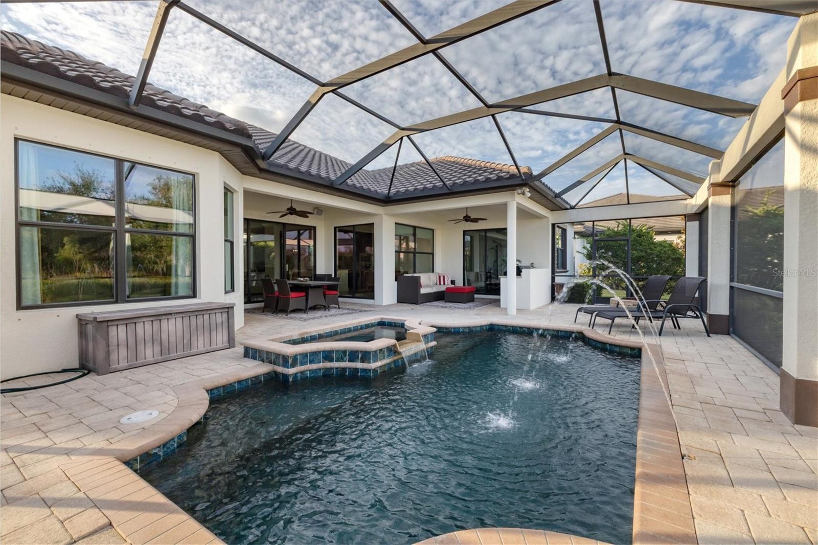 FOUNDERS CLUB - Residential