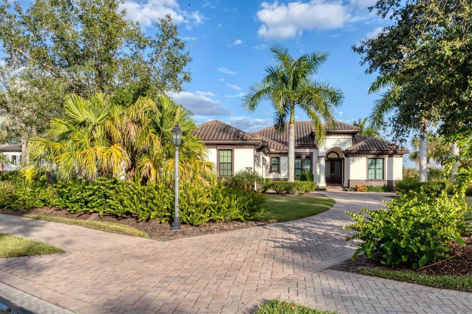 FOUNDERS CLUB - Residential