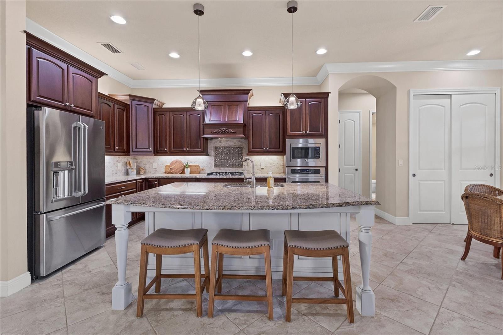 FOUNDERS CLUB - Residential