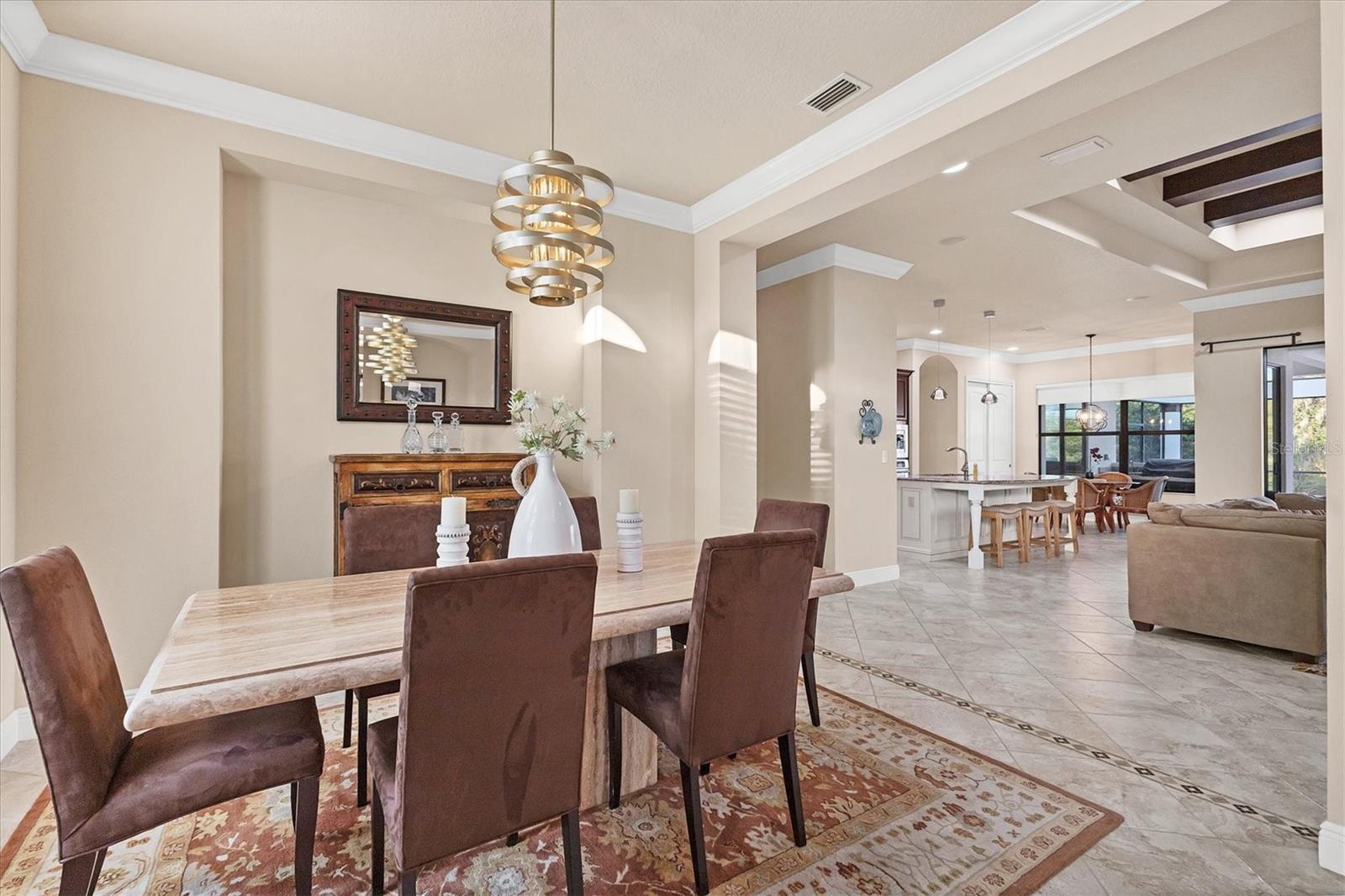 FOUNDERS CLUB - Residential