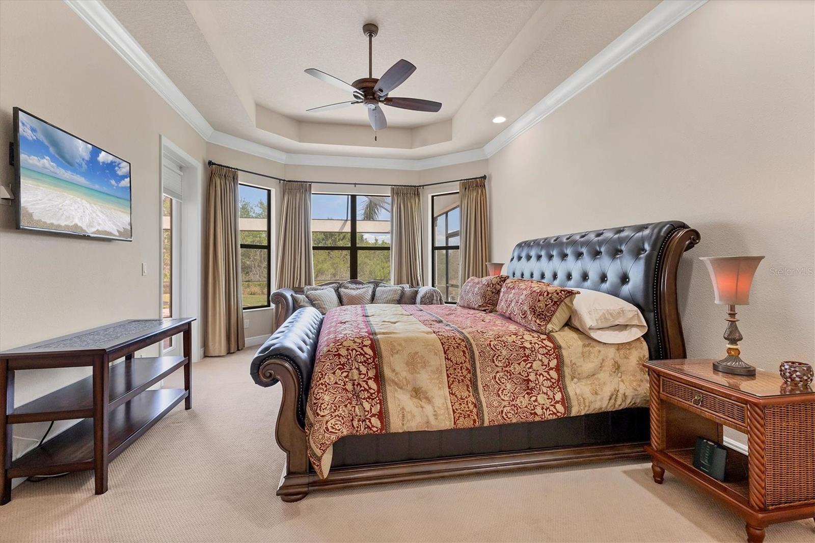 FOUNDERS CLUB - Residential