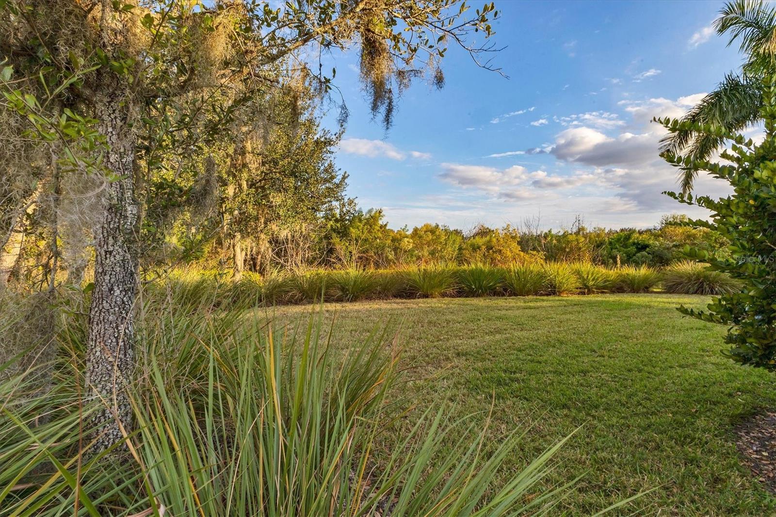 FOUNDERS CLUB - Residential