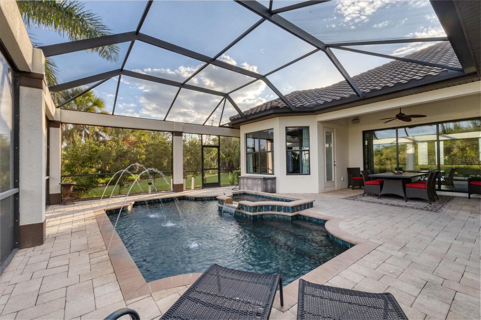 FOUNDERS CLUB - Residential