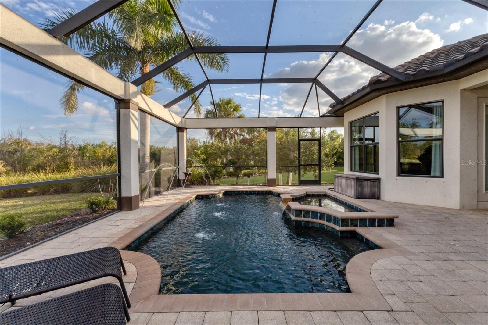 FOUNDERS CLUB - Residential