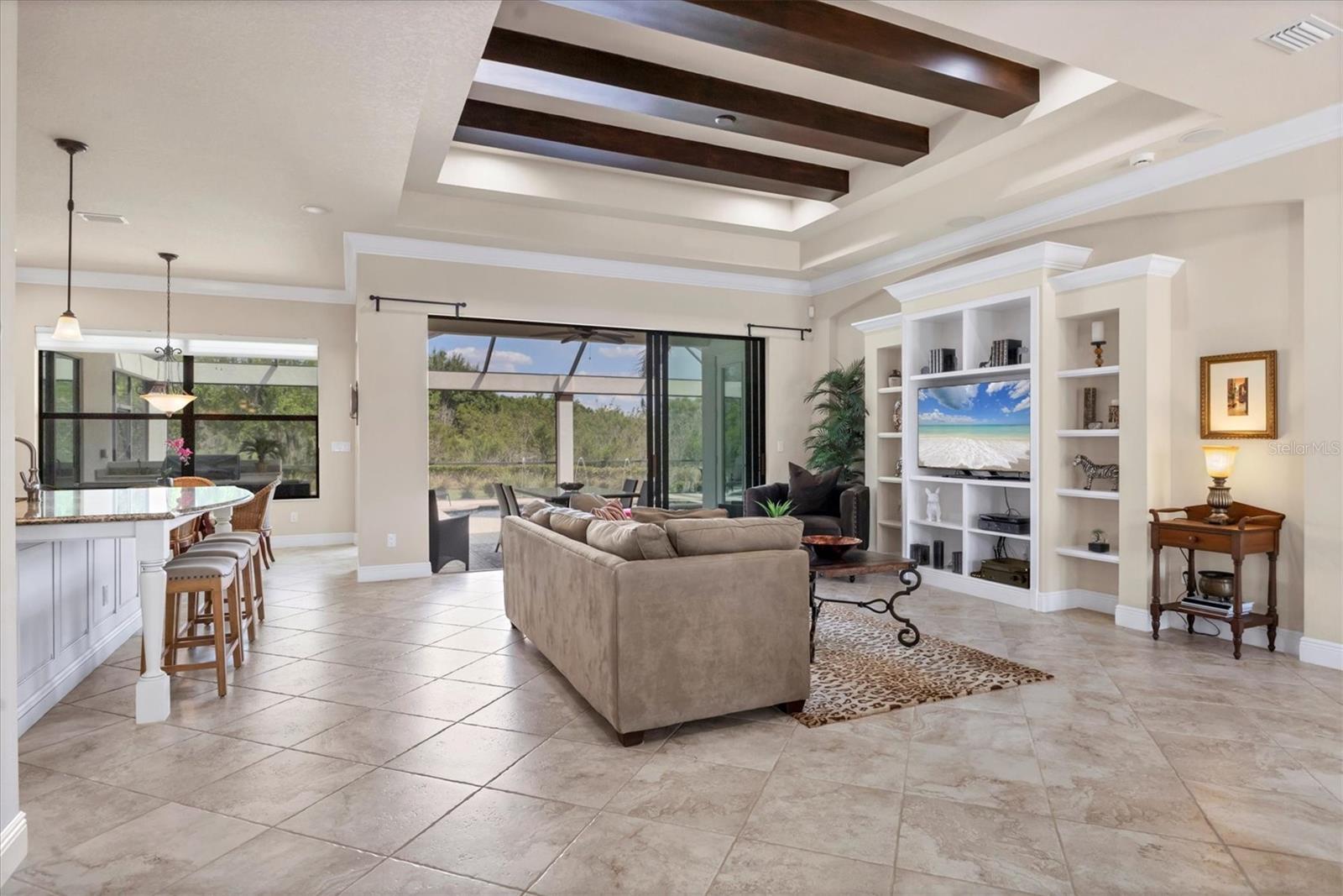 FOUNDERS CLUB - Residential