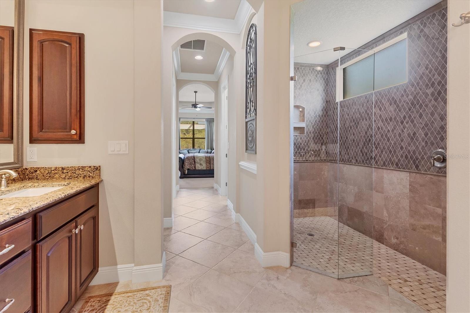 FOUNDERS CLUB - Residential