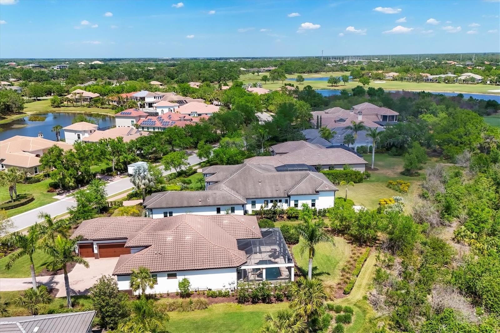 FOUNDERS CLUB - Residential