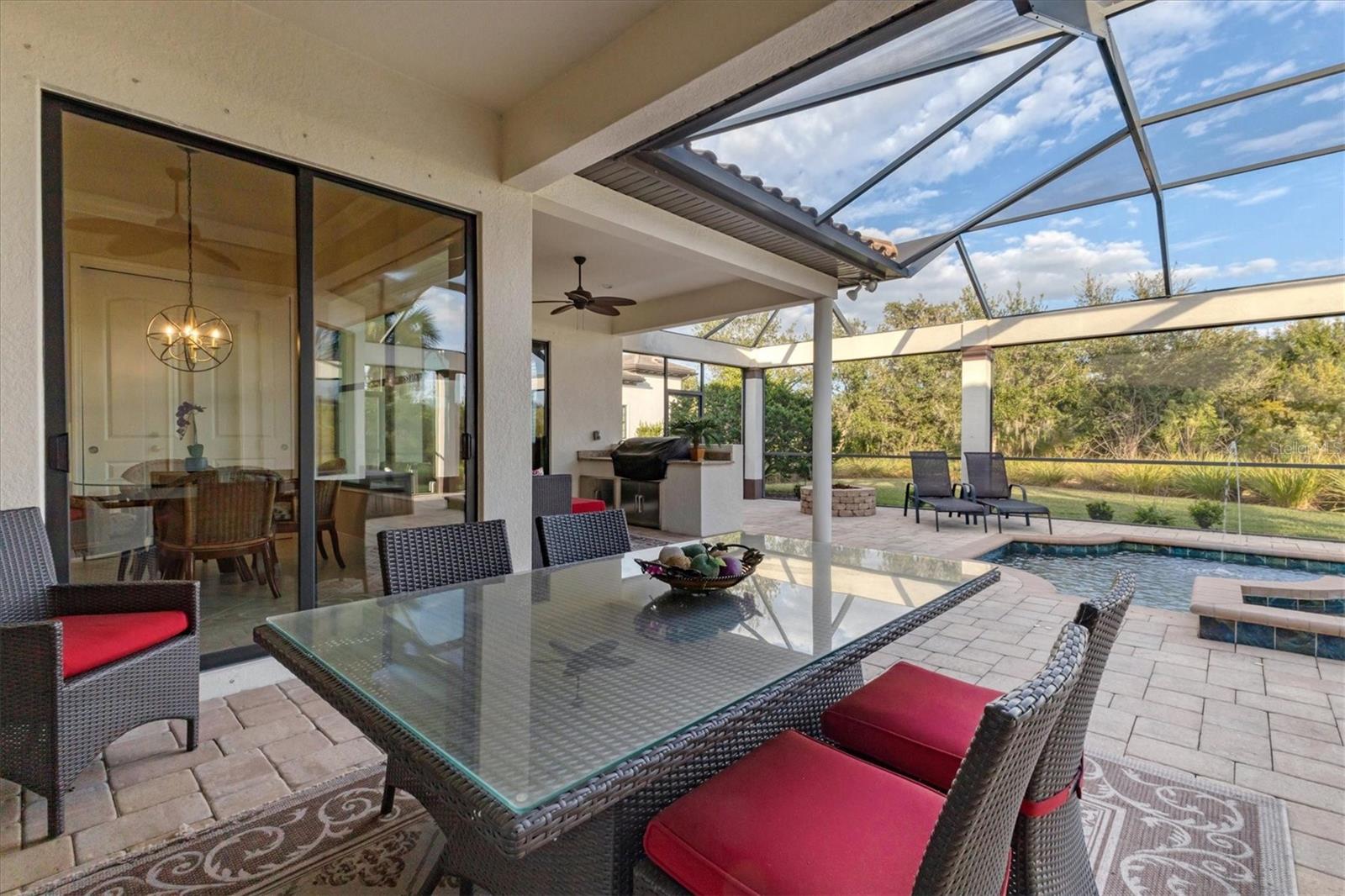 FOUNDERS CLUB - Residential