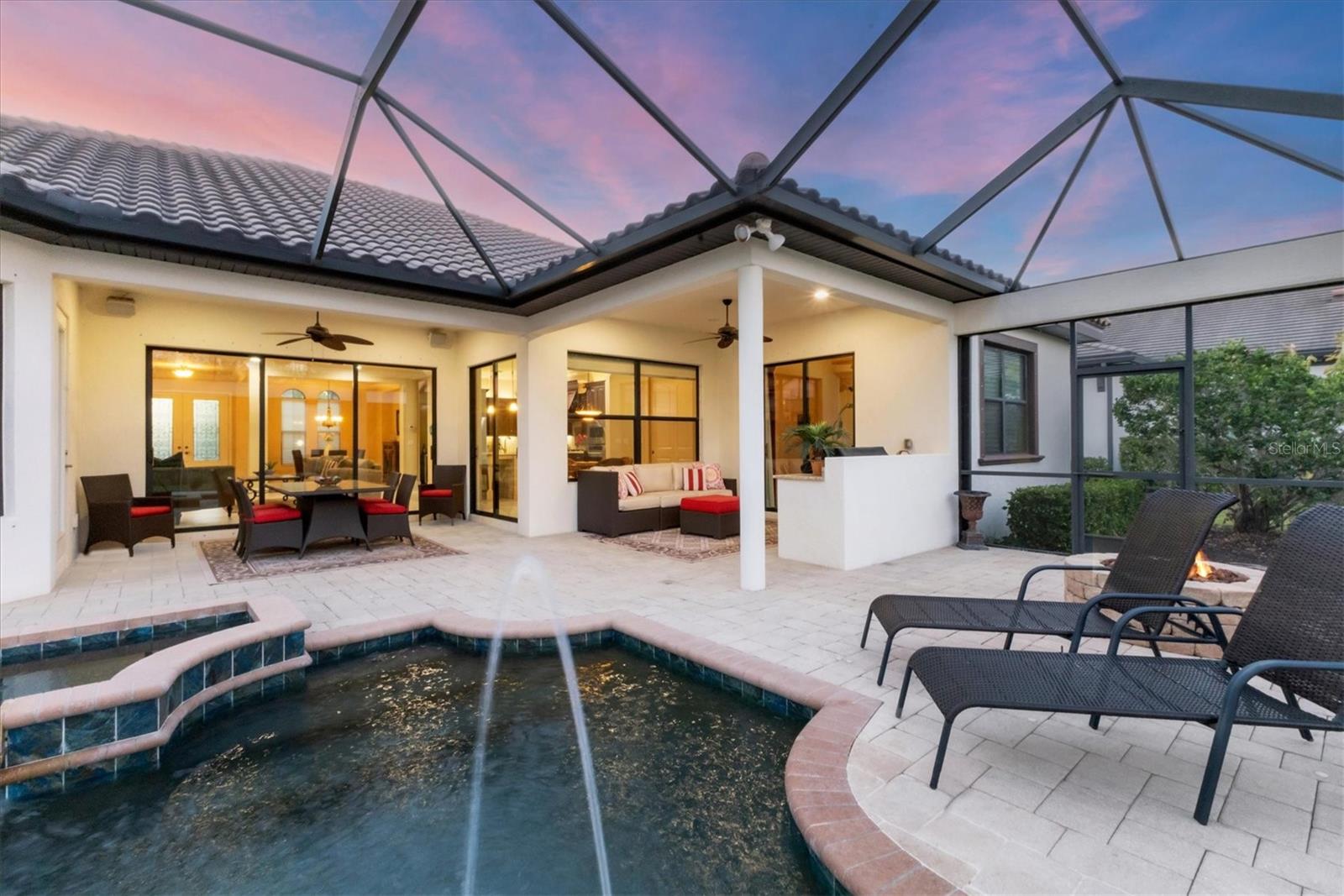 FOUNDERS CLUB - Residential