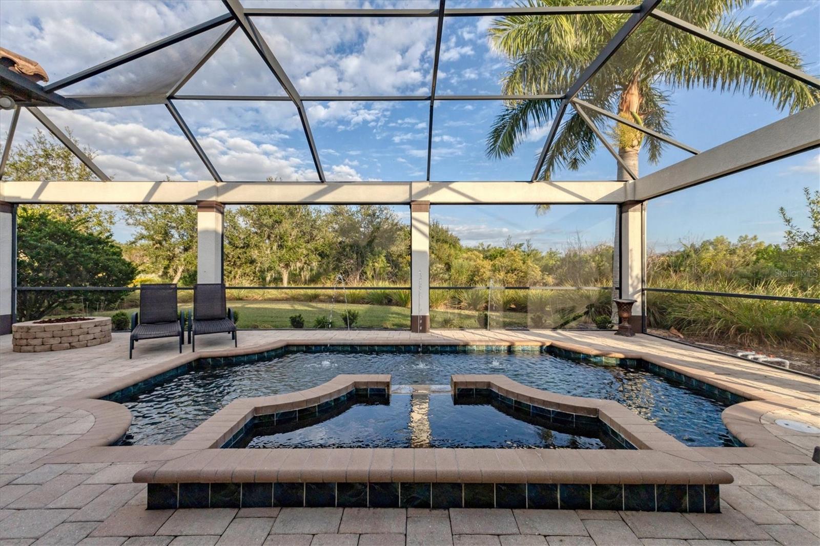 FOUNDERS CLUB - Residential