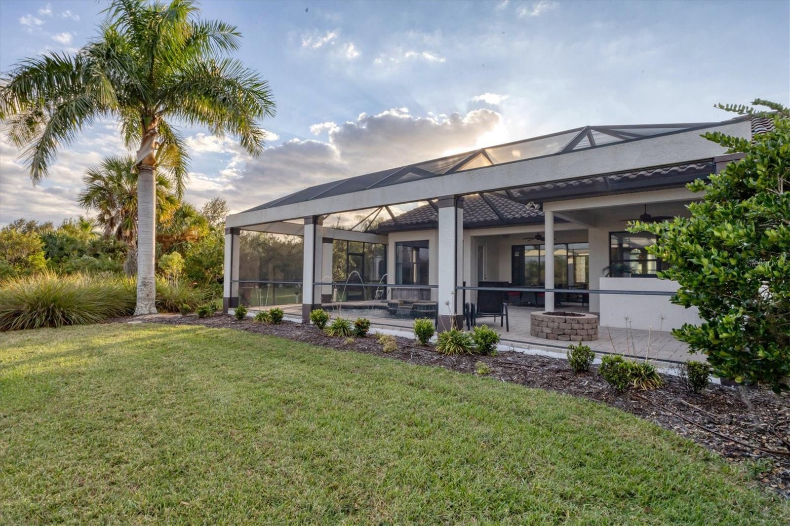 FOUNDERS CLUB - Residential