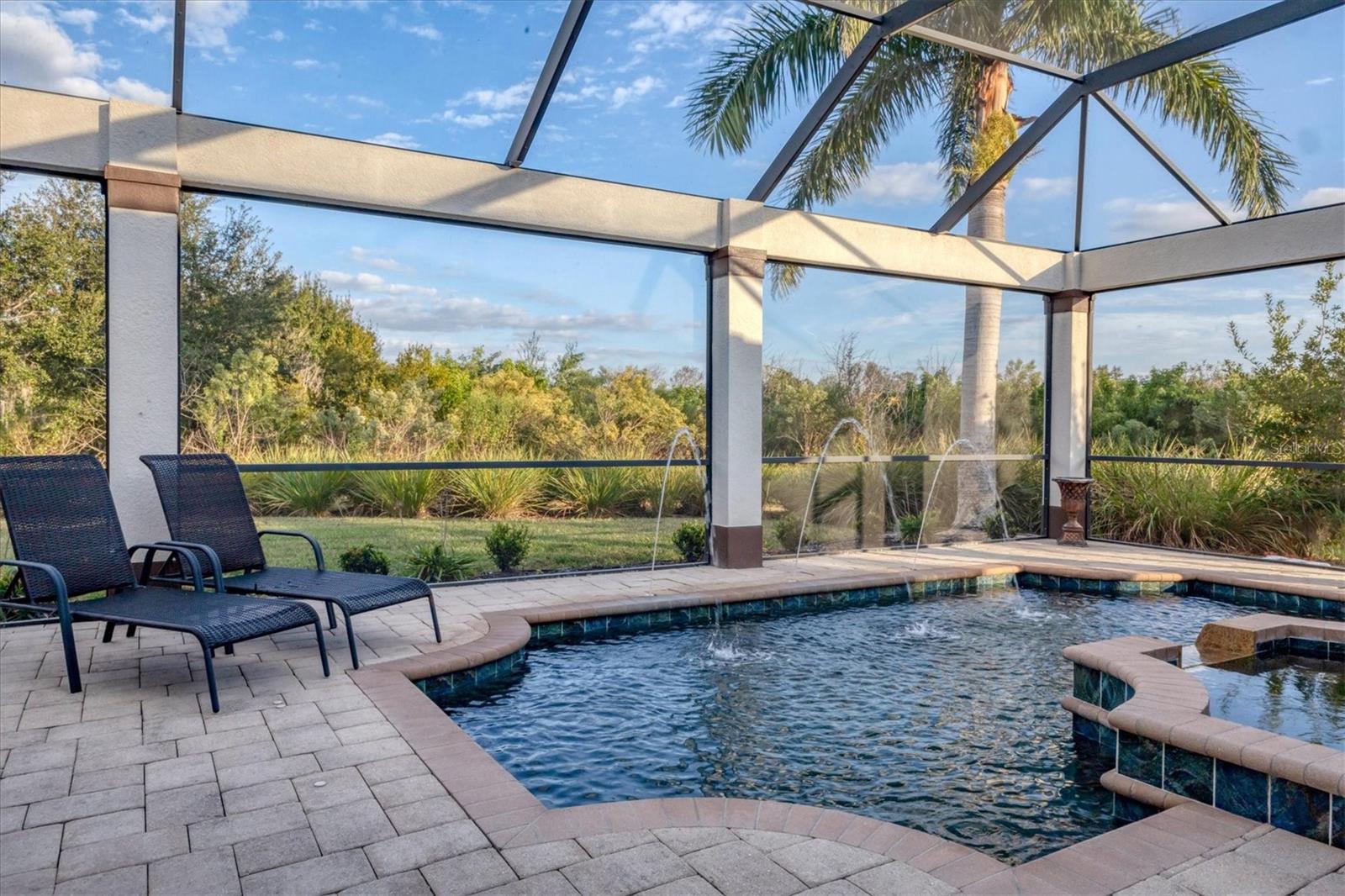 FOUNDERS CLUB - Residential