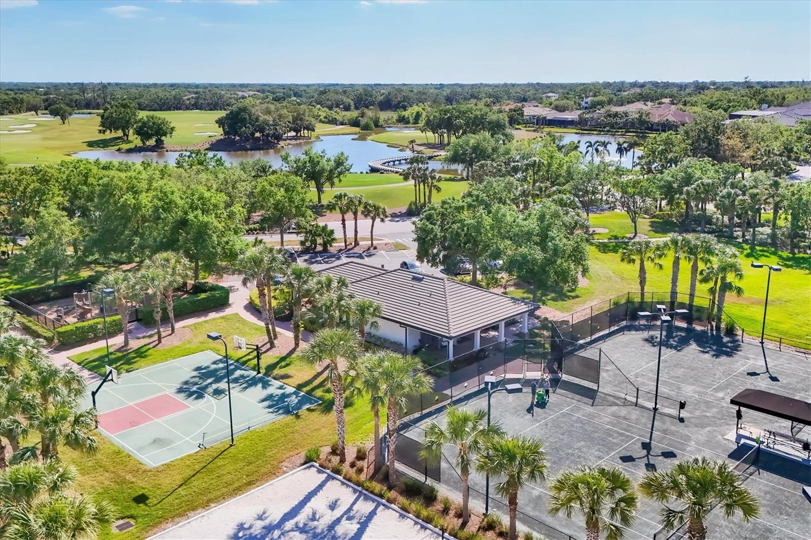 FOUNDERS CLUB - Residential