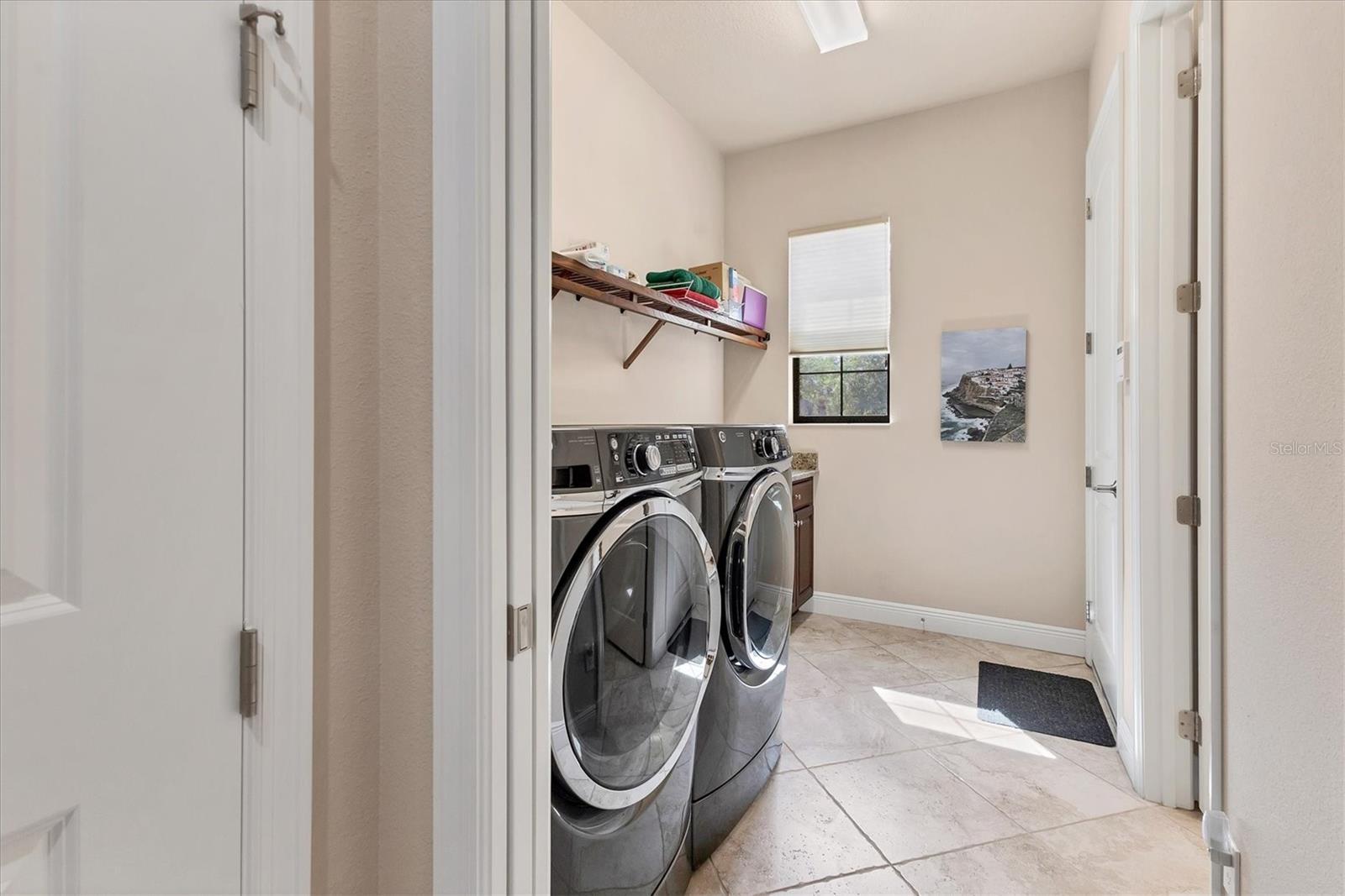 FOUNDERS CLUB - Residential