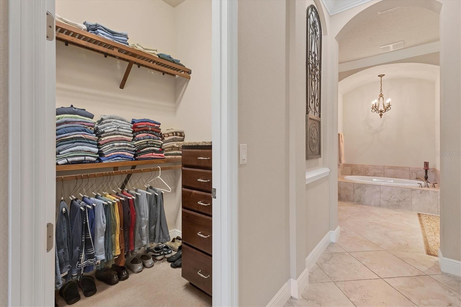 FOUNDERS CLUB - Residential